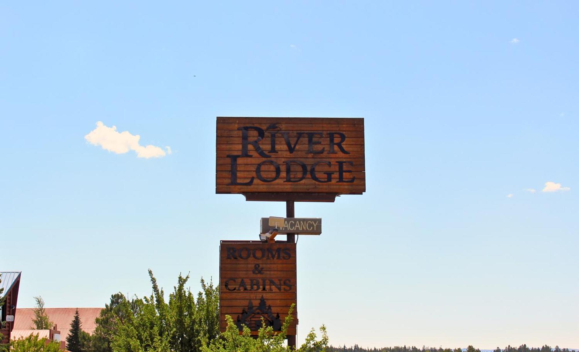 River Lodge Island Park Exterior photo